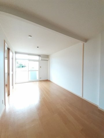 武中ハイツの居間・リビング|こちらの居間で趣味の時間をお楽しみください