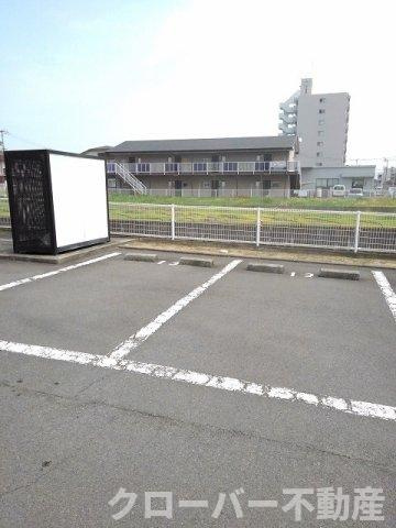 メゾン・カルフールの駐車場