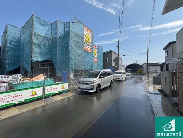 加古川市平岡町高畑　第3期　新築一戸建ての前面道路含む現地写真|周辺は落ち着いた街並みの住宅地！子育てがしやすい住環境です！まだ未完成ですが、現地でしかわからない事もございます。是非一度ご覧ください。
