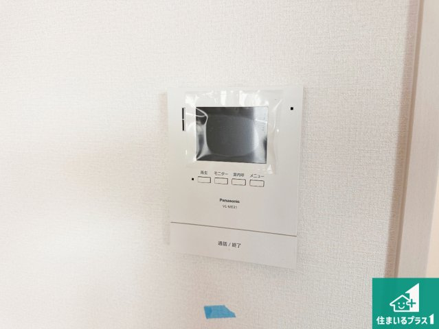 加古川市平岡町高畑　第3期　新築一戸建ての防犯設備|カラーモニターインターホン！声だけでなく来訪者の姿や顔がモニターで確認できるので、小さなお子様がいらっしゃるご家庭でも安心できます！