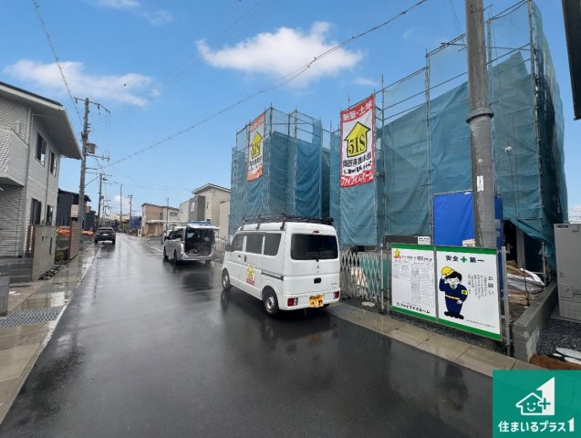 加古川市平岡町高畑　第3期　新築一戸建ての前面道路含む現地写真|周辺は落ち着いた街並みの住宅地！子育てがしやすい住環境です！まだ未完成ですが、現地でしかわからない事もございます。是非一度ご覧ください。