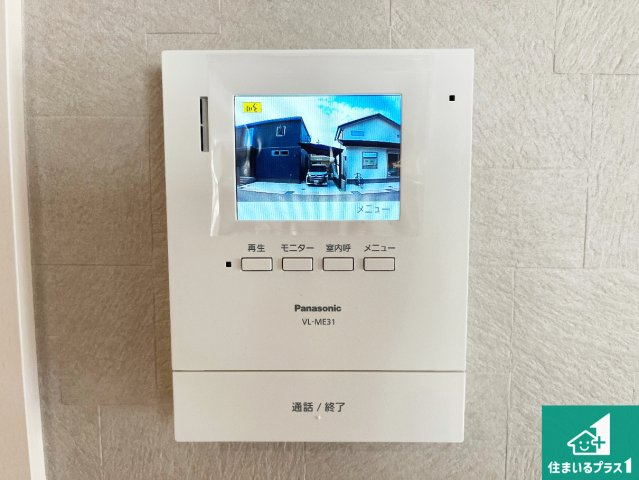 加古川市平岡町高畑　第3期　新築一戸建ての防犯設備|カラーモニターインターホン！声だけでなく来訪者の姿や顔がモニターで確認できるので、小さなお子様がいらっしゃるご家庭でも安心できます！