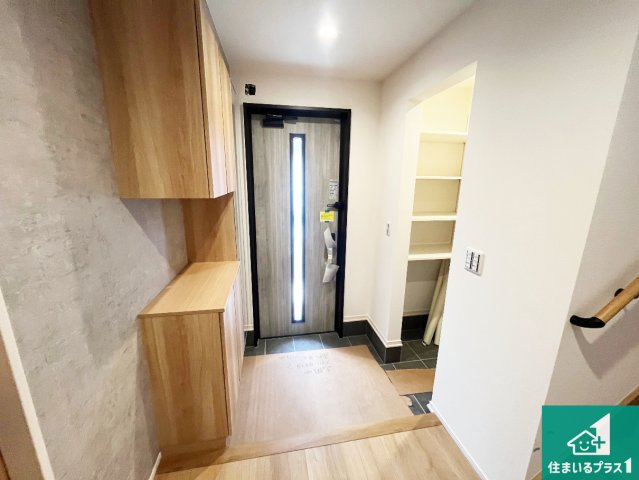 加古川市平岡町高畑　第3期　新築一戸建ての玄関|シューズボックスにはたくさんの靴が収納できるので玄関周りはいつもスッキリ！ご家族が増えても安心！
