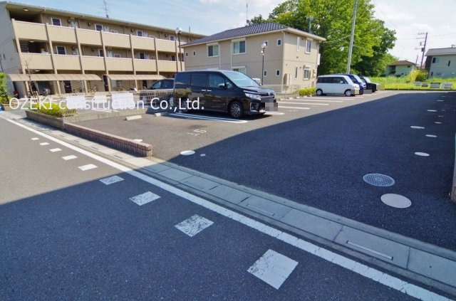 ヒルズガーデンの駐車場