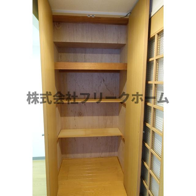 三鷹市下連雀４丁目の賃貸マンションの収納