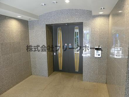 三鷹市下連雀４丁目の賃貸マンションのロビー