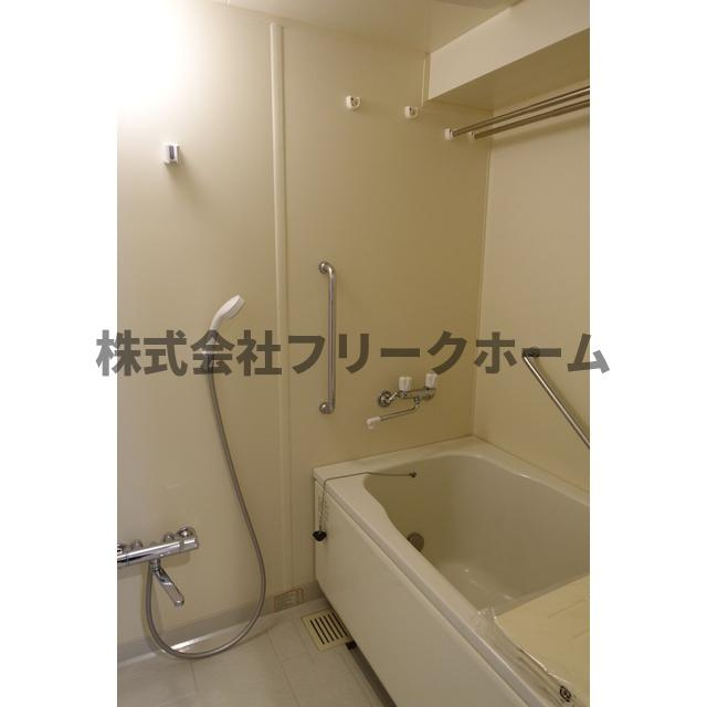 三鷹市下連雀４丁目の賃貸マンションの浴室