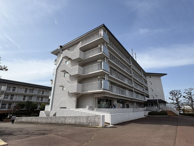阪急伏尾台マンションの外観