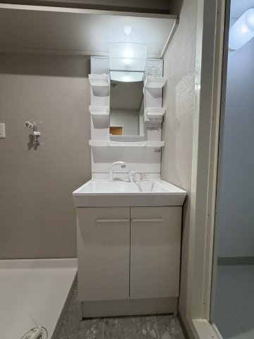 阪急伏尾台マンションの独立洗面台