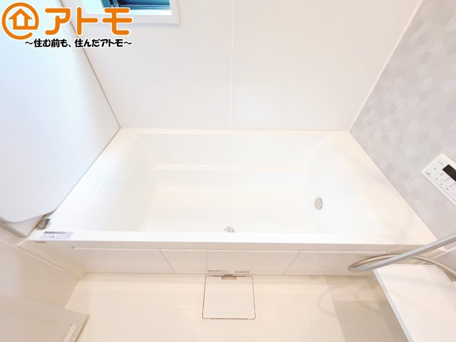 【浴室】 | 葵区沓谷3丁目　戸建　全1棟 | 脚を伸ばしてリフレッシュ♪広々湯舟でお湯に浸かれば疲労回復効果につながります♪