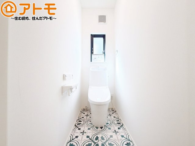 【トイレ】 | 葵区沓谷3丁目　戸建　全1棟 | 年代を問わず使いやすい洗浄機能付きのトイレ♪肌への負担をも減らせるのでお子様の敏感なお肌も安心！