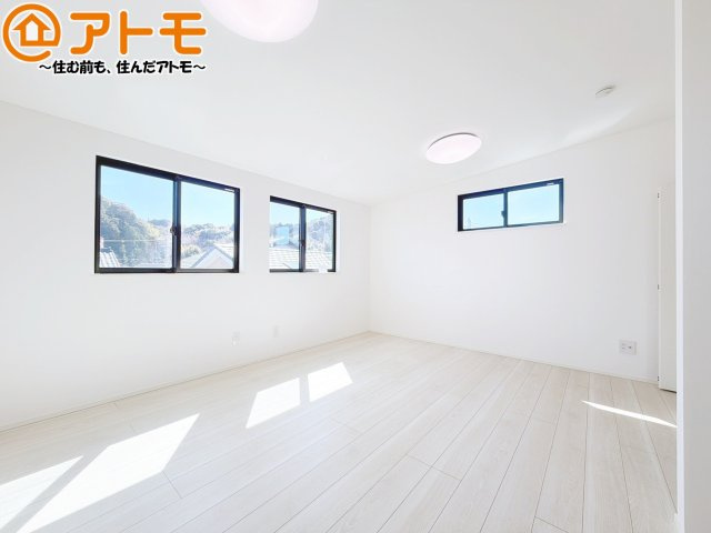 【子供部屋】 | 葵区沓谷3丁目　戸建　全1棟 | 壁と床がシンプルな色合いだからこそ自分だけの空間を作れます♪お部屋作りのイメージは順調でしょうか♪