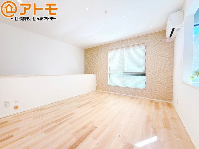 【居間・リビング】 | 葵区沓谷3丁目　戸建　全1棟 | 日当たりのよいリビングは、一年を通してぽかぽかとしています。家族が自然と集まる空間になりそうですね♪