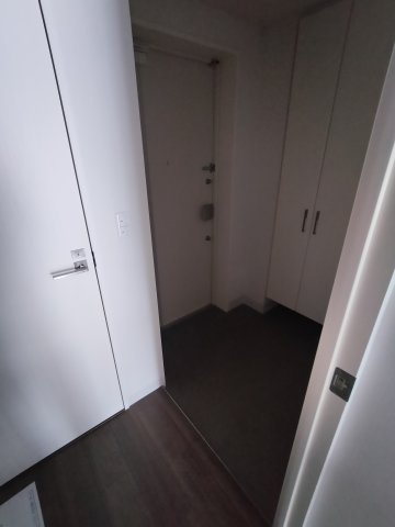 クロスレジデンス神戸元町の玄関