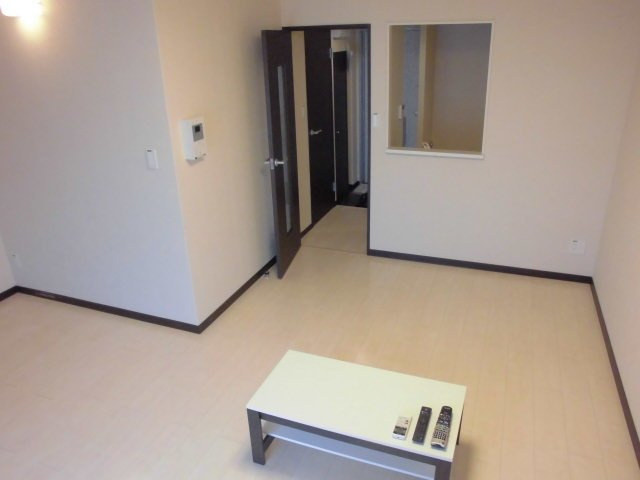 レオネクスト光の居間・リビング|白を基調とした清潔感あるお部屋です