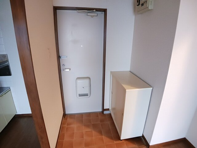 エルディム西Ａの玄関