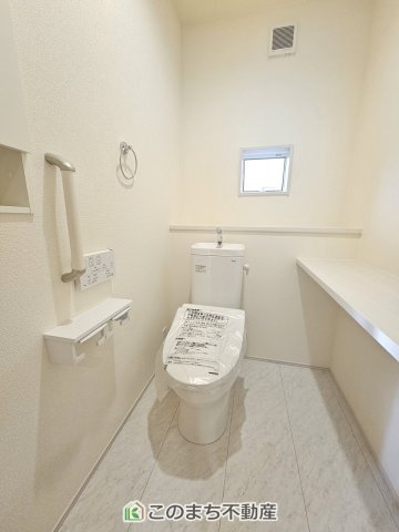 ブルーミングガーデン宇都宮市平松本町　1号棟のトイレ|同社施工物件の写真です。※建具やフローリング、その他仕様が違う場合がございます。