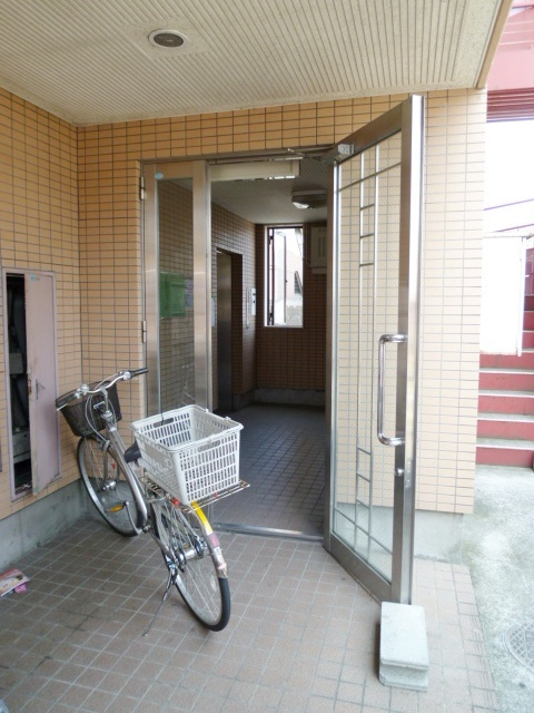 オーシャン本町【キャッシュバック対象物件】のロビー|ゆとりのあるロビーです