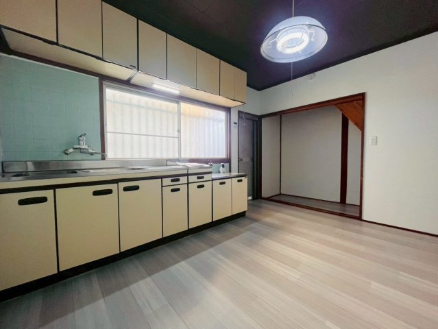 舞子坂3丁目貸家の居間・リビング