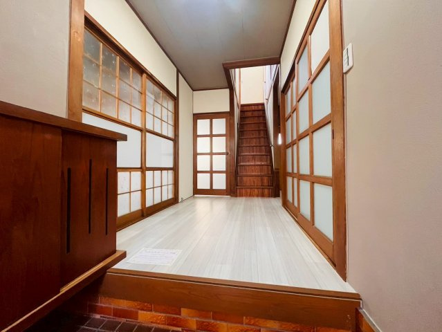 舞子坂3丁目貸家の玄関