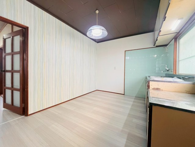 舞子坂3丁目貸家の居間・リビング