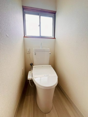 舞子坂3丁目貸家のトイレ