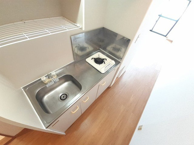 【キッチン】 | 渡嘉敷マンション（Ｄ） | コンパクトなキッチンで掃除もラクラク