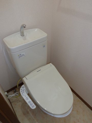 【トイレ】 | SEJOUR　KIKKAWA | 温水洗浄暖房便座　※写真は反転です