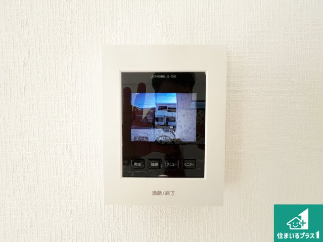 南あわじ市松帆檪田　第1期　新築一戸建ての防犯設備|カラーモニターインターホン！声だけでなく来訪者の姿や顔がモニターで確認できるので、小さなお子様がいらっしゃるご家庭でも安心できます！