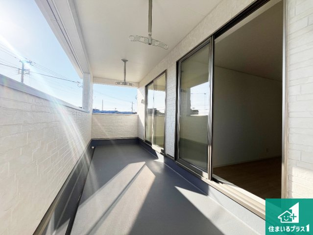 南あわじ市松帆檪田　第1期　新築一戸建てのバルコニー|ワイドバルコニーは洗濯物を干すスペースが広いのでご家族が多くても安心！