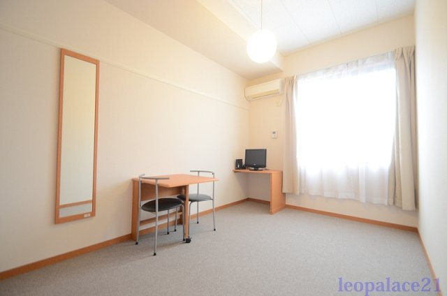 レオパレス岡田の居間・リビング|備品や設備仕様は号室等により異なります現地をご確認下さい。