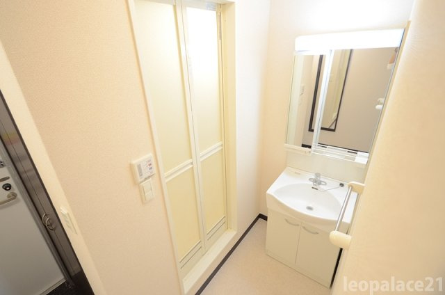 レオネクスト梅の里Ⅱの内装|独立洗面台