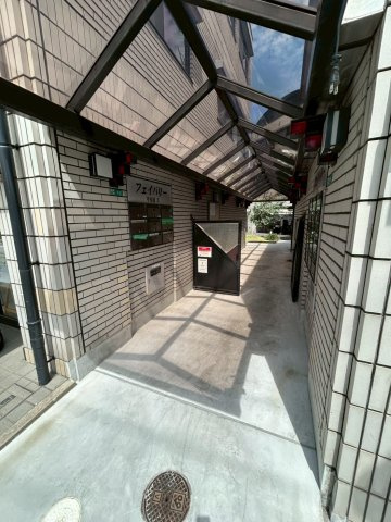 フェイバリー甲東園Ⅱのエントランス