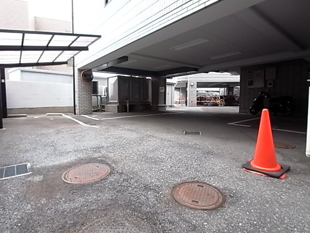 フェイバリー甲東園Ⅱの駐車場