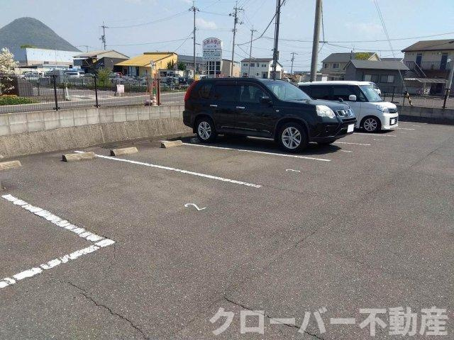 レオパレスＳｈｕ＆Ｋｅｉ　Ｎの駐車場