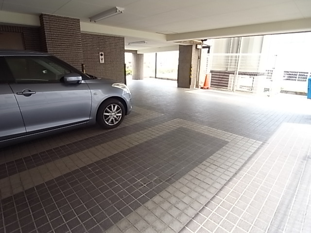 ヴェルドミール御影の駐車場
