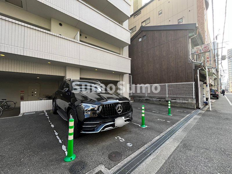 キャピトル安堂寺の駐車場