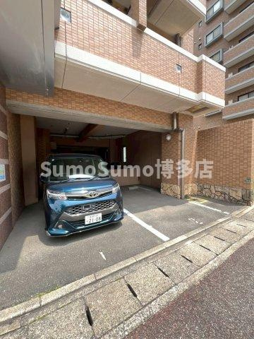 グレイスフルマンション愛宕の駐車場