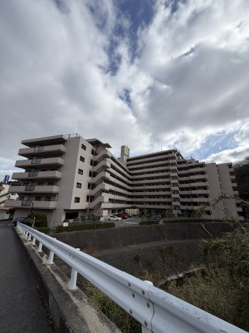 ルイシャトレ須磨名谷の外観