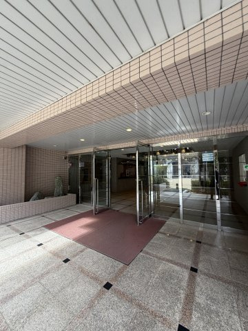 ルイシャトレ須磨名谷のエントランス