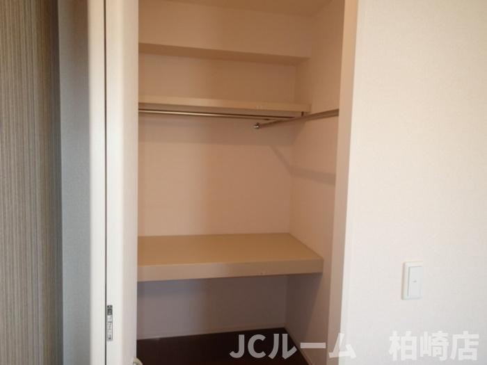 柏崎市東本町１丁目のアパートの収納