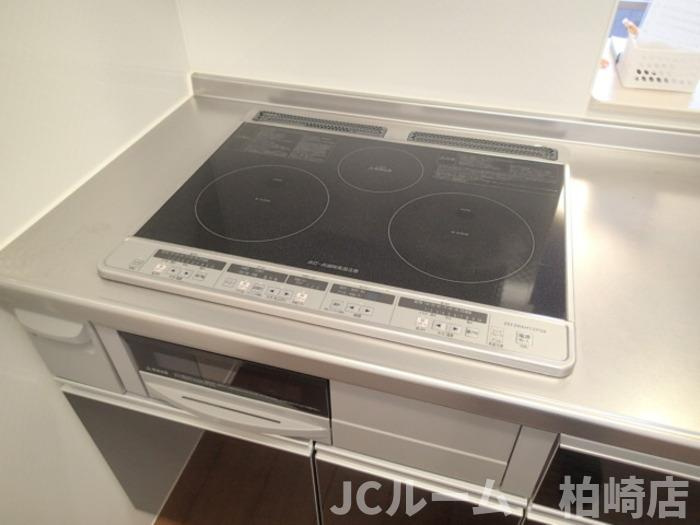 柏崎市東本町１丁目のアパートのキッチン
