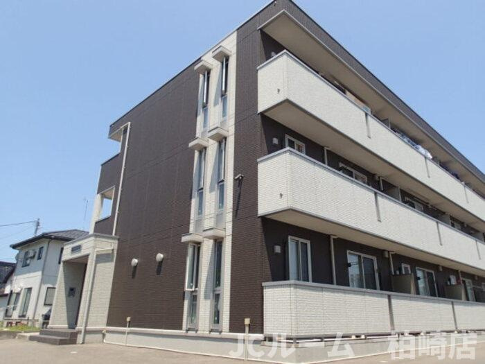 柏崎市東本町１丁目のアパートの外観