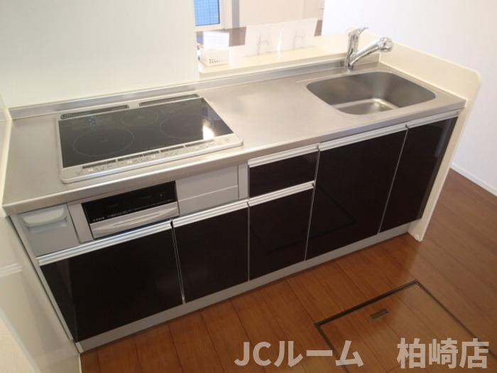 柏崎市東本町１丁目のアパートのキッチン