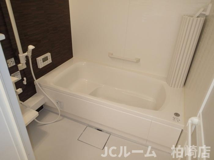 柏崎市東本町１丁目のアパートの浴室