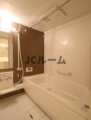 柏崎市東本町１丁目のアパートの浴室
