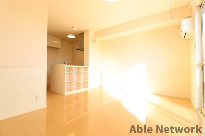 グラマードマレBの居間・リビング|１１．２帖のリビング