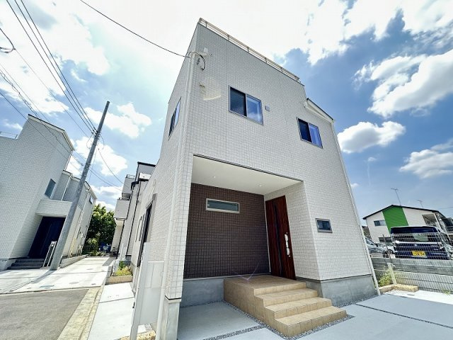 【外観】 | トラストステージ　新座市野火止5丁目46期　全12棟 | 【販売現地】
屋上の「そらいろ空間」はゆっくりと過ごせるプライベート空間！