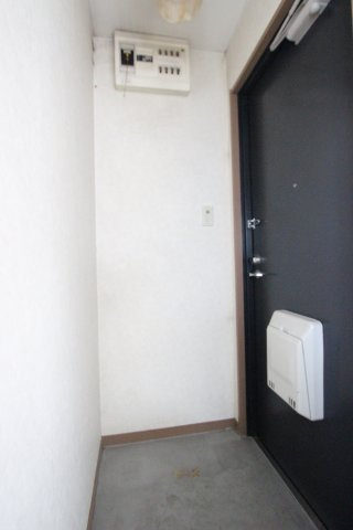 シェルコート金山の玄関