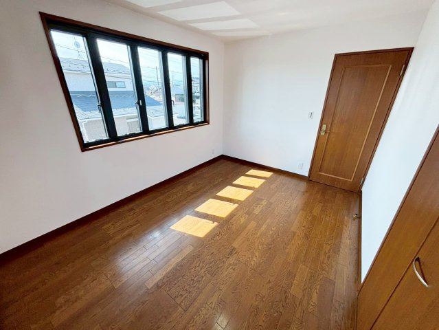 ６６６９２　本巣郡北方町北方中古戸建ての洋室